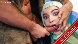 Pansiyon Satın Alan Adam Bedava Konaklayan Gençlerin Sikişmesini Sağladı
