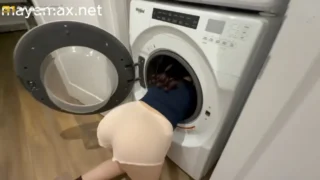 Çok Seksi Olan Evli Temizlik Ekibi Çalışanı Latin Kadını Sikerek Taşağını Temizletti
