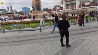 Duştan Önce Gevşemek İsteyen Üvey Annesi Arkadaşıyla Birlike Grup Masaj İstedi